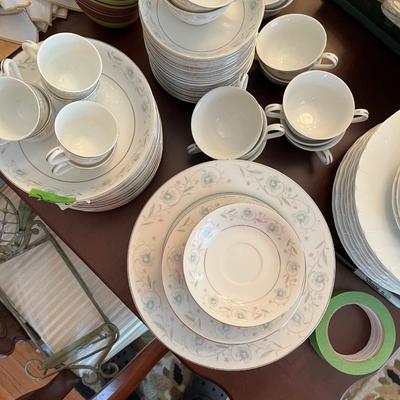English Garden Fine China with Demitasse Cups and Saucers Japan -  Lot 254