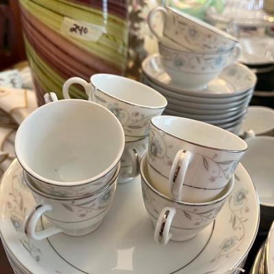 English Garden Fine China with Demitasse Cups and Saucers Japan -  Lot 254