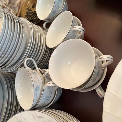 English Garden Fine China with Demitasse Cups and Saucers Japan -  Lot 254