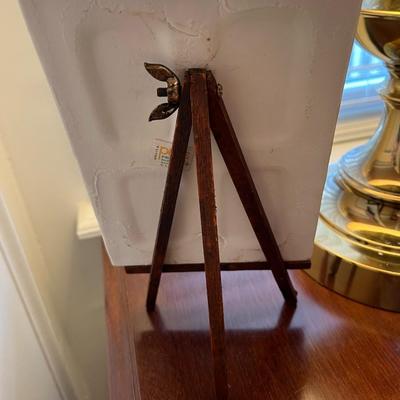 Decorative Plaque with 3D Flowers and Stand - Lot 262