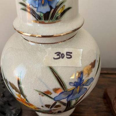 Ginger Jar with Lid Blue Flowers - Lot 305