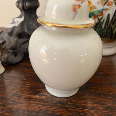 Very Small Ginger Jar with Lid Orange flowers - Lot 306