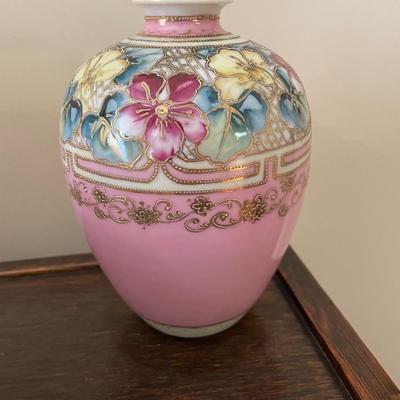Pink Nippon Vase - Lot 318