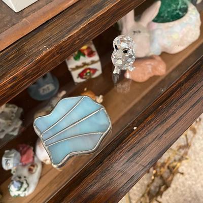 Miniature Penguin and Shell Blue Mirror stand - Lot 321
