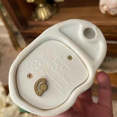 Avon Porcelain Figurine Music - Lot 341