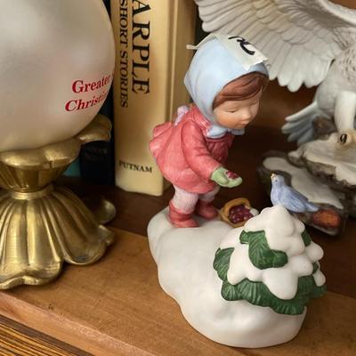 Avon Porcelain Figurine Music - Lot 341