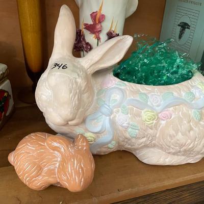 2 Bunnies Rabbits Figurines - Lot 346