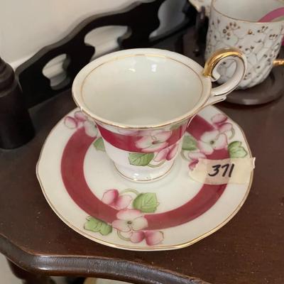 Cup and Saucer set - Lot 371