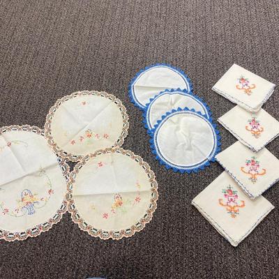 Mixed Lot of Vintage Embroidered Napkins Table Doilies
