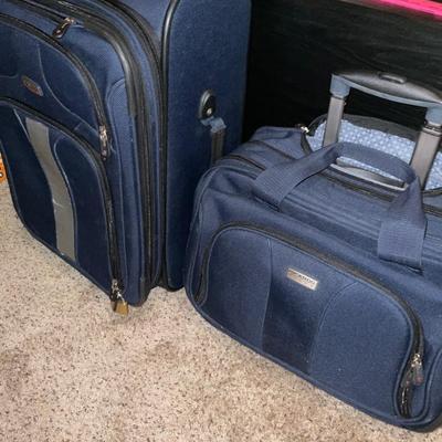 Ricardo Elite Luggage with Rollers