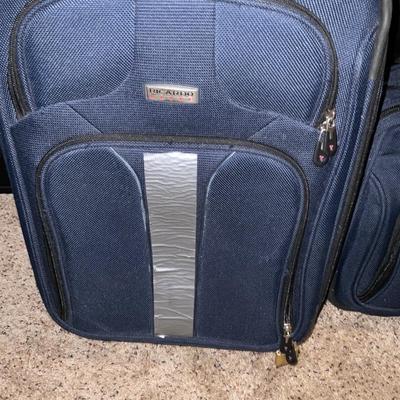Ricardo Elite Luggage with Rollers
