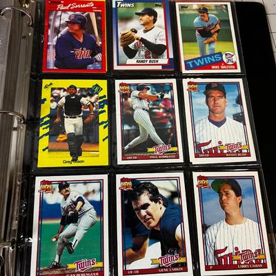 3 Ring Binder of Baseball cards from the '60's and 70's
