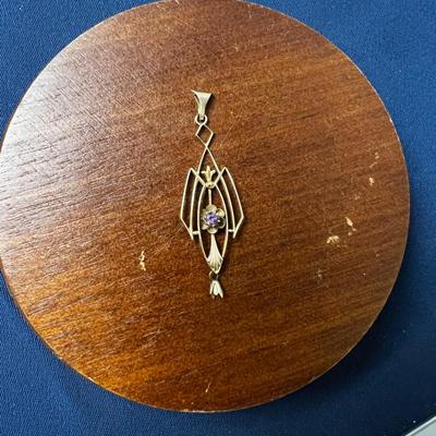 10 K Antique Gold Pendant with Amethyst Stone