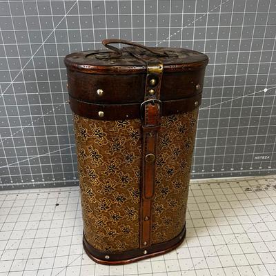 Bottle Tote or Carrying Box. 