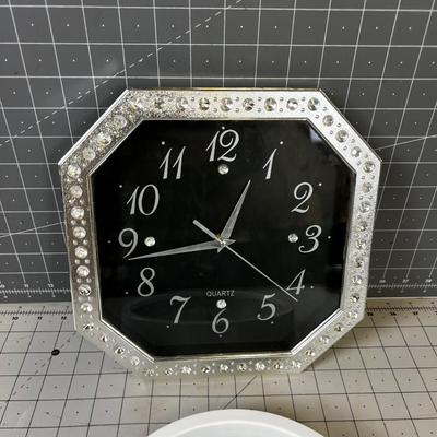 2 Clocks - White and Disco