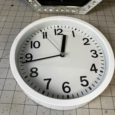 2 Clocks - White and Disco