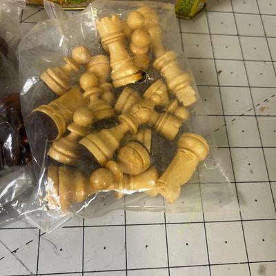 Old Candy TIN with Wood CHESS Men 