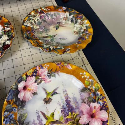 Lena Liu and Delicate Treasures 8 Plates with Hummingbirds and the Shelf 