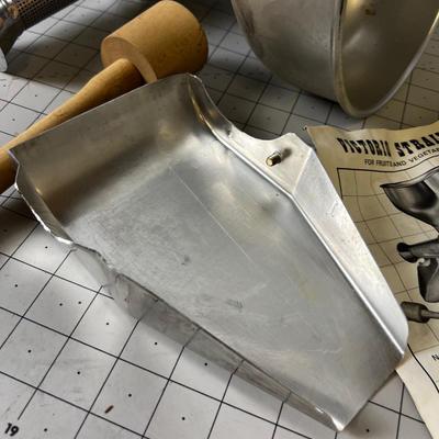 VICTORIO Strainer, Like NEW 