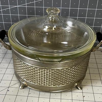 Pyrex 8" Casserole Dish w/lid and Steel Holder.