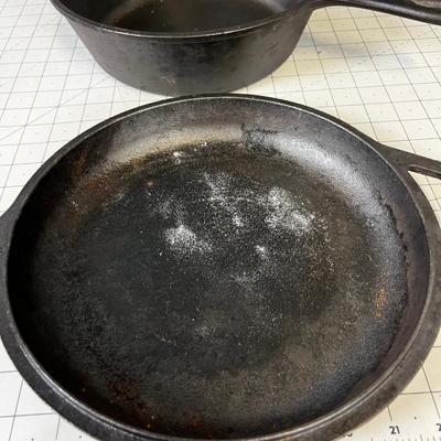 Lodge Covered Frying Pan Cast Iron