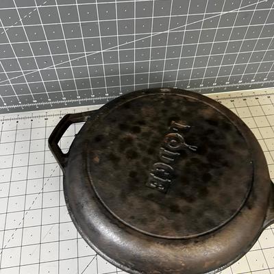 Lodge Covered Frying Pan Cast Iron