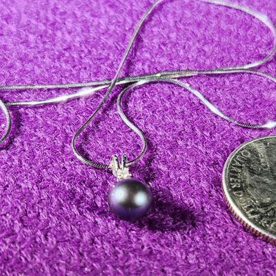10K Gold Chain with Black Pearl in Gold Mount w Diamond Chip