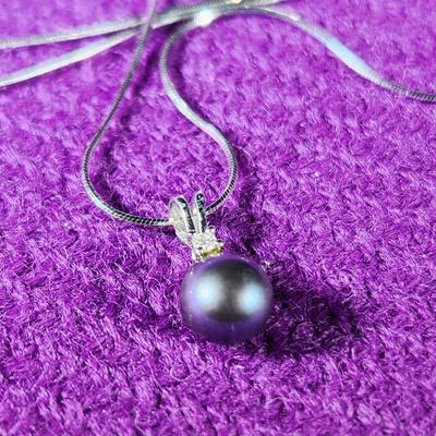 10K Gold Chain with Black Pearl in Gold Mount w Diamond Chip