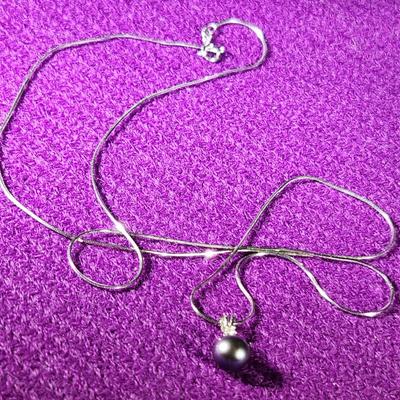 10K Gold Chain with Black Pearl in Gold Mount w Diamond Chip