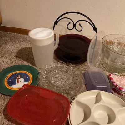 Miscellaneous kitchen.