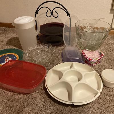 Miscellaneous kitchen.