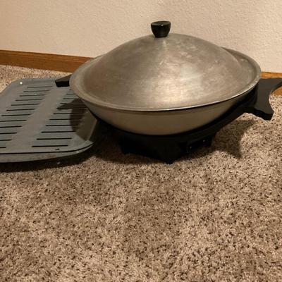 Electric Wok and Broiler Pan.