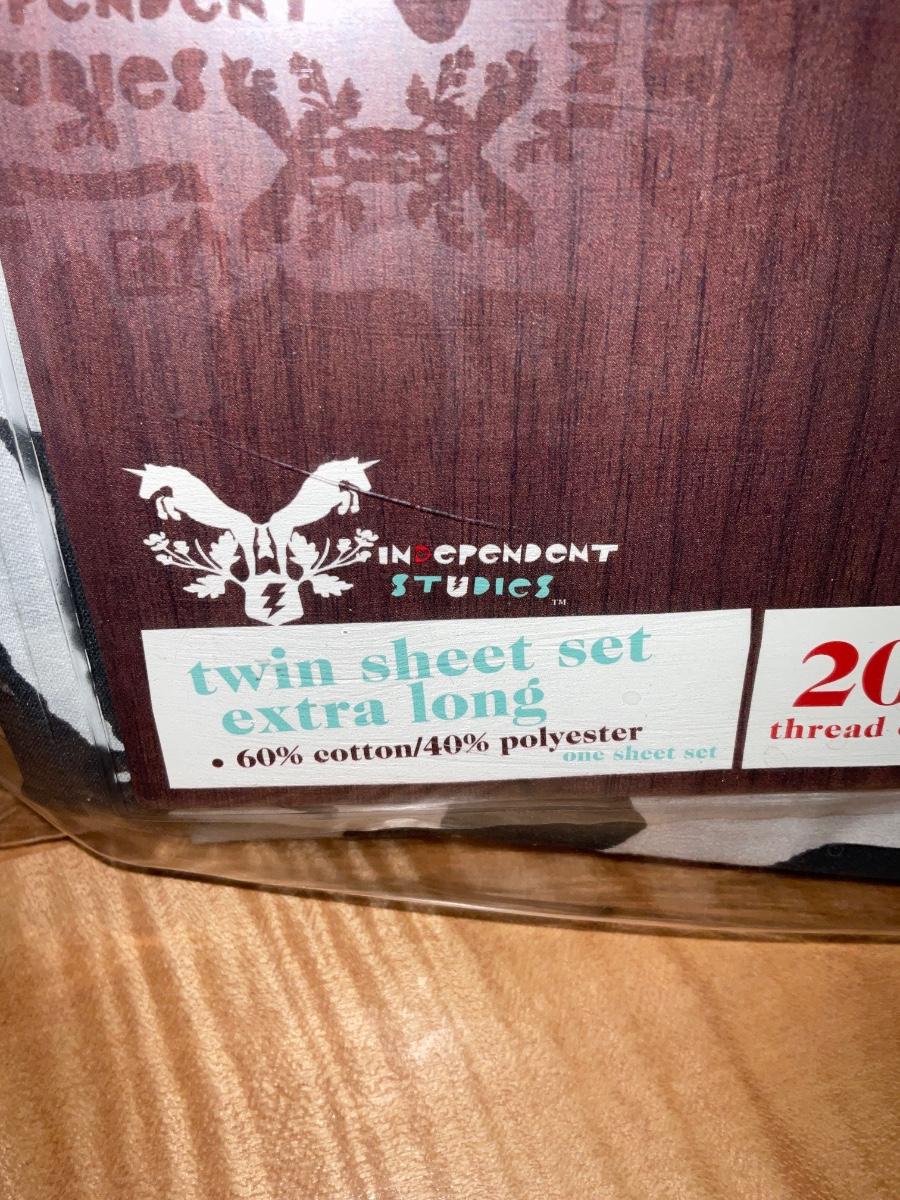 Twin sheets extra long with pillow cases.