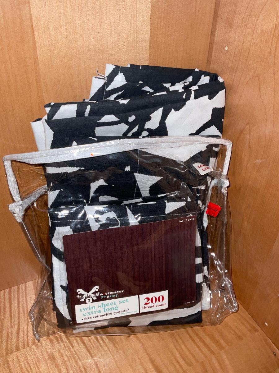 Twin sheets extra long with pillow cases.