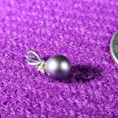 Black Pearl in 14K Mount with Diamond Chip