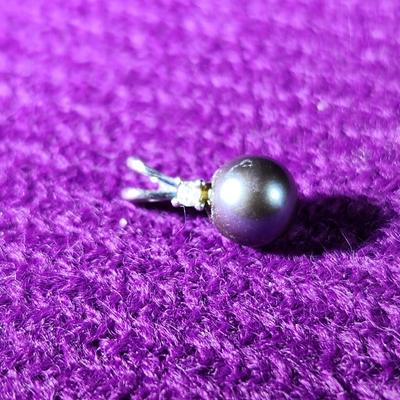 Black Pearl in 14K Mount with Diamond Chip