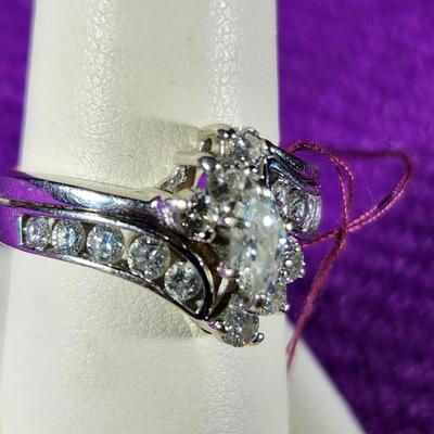 14K Gold Marquise & 16 Small Diamonds Ring