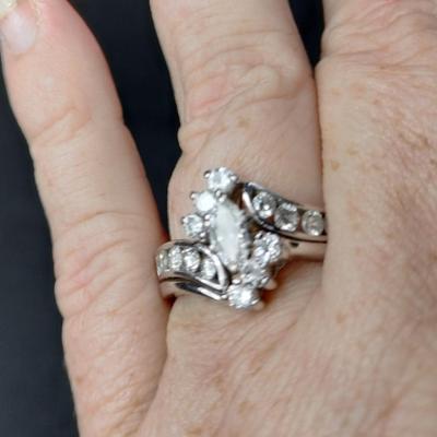 14K Gold Marquise & 16 Small Diamonds Ring