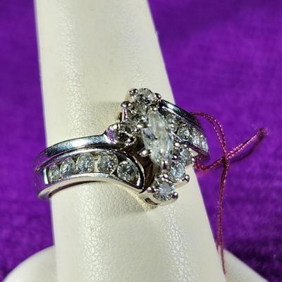 14K Gold Marquise & 16 Small Diamonds Ring