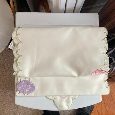 Table Runner with Easter Eggs - Lot 421