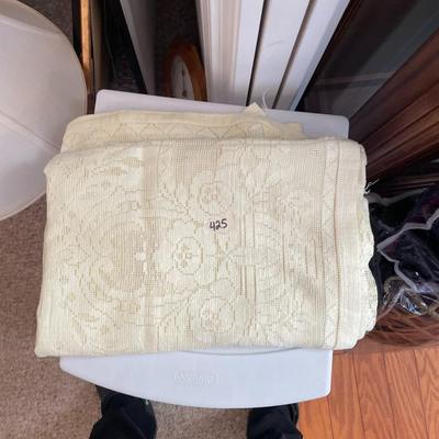 Table Cloth - Lot 425