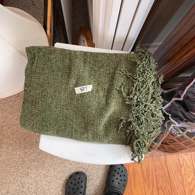 Green Throw Blanket - Lot 427