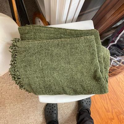 Green Throw Blanket - Lot 427