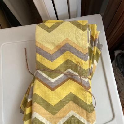 12 Cloth Napkins - Lot 430