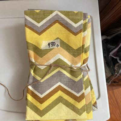 12 Cloth Napkins - Lot 430