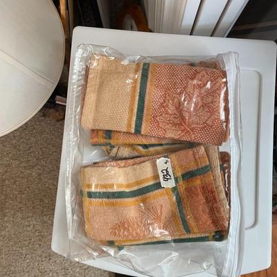 8 Cloth Napkins - Lot 432