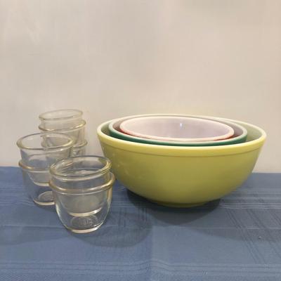 LOT 12M: Pyrex Primary Colors Mixing Bowls & Small Glass Baking Dishes