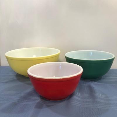 LOT 12M: Pyrex Primary Colors Mixing Bowls & Small Glass Baking Dishes