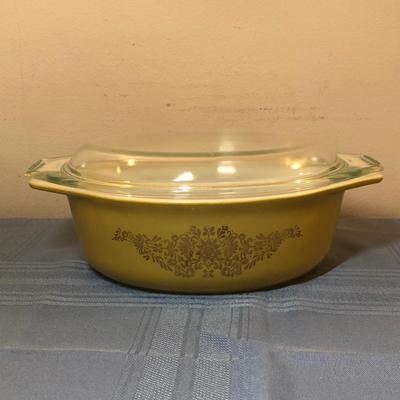 LOT 17M: Pyrex Mixing Bowl & Casserole Dishes, Fire King Dishes