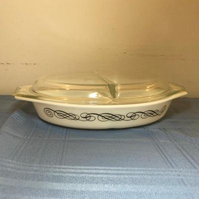 LOT 17M: Pyrex Mixing Bowl & Casserole Dishes, Fire King Dishes